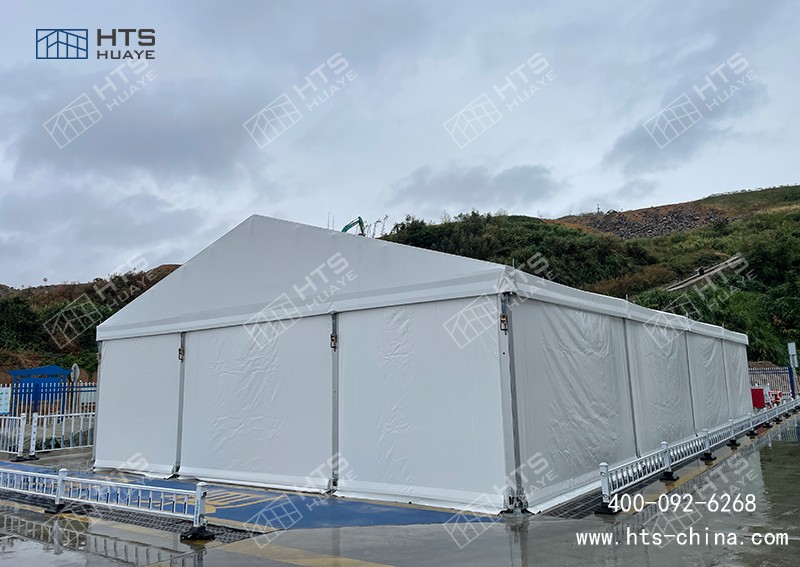 这座工业铝合金篷房用作仓储，，，，，由于沿海？？？？？？狗11级