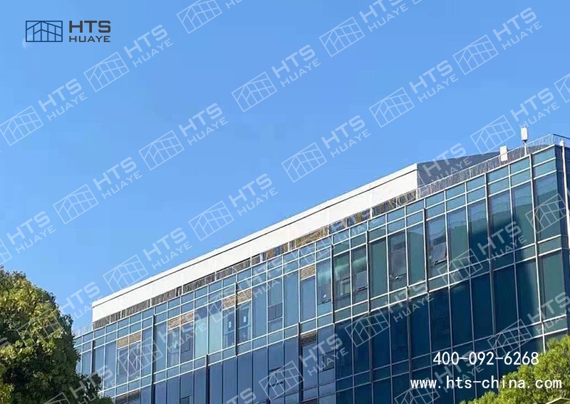 楼顶上也能够建造篮球装配式篷房，，，，，，这几座篷房都在楼顶上