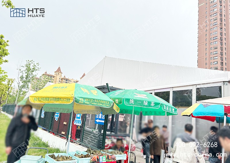 这座靠近4000平方米的菜市场篷房，，，，，，，正式投入使用了